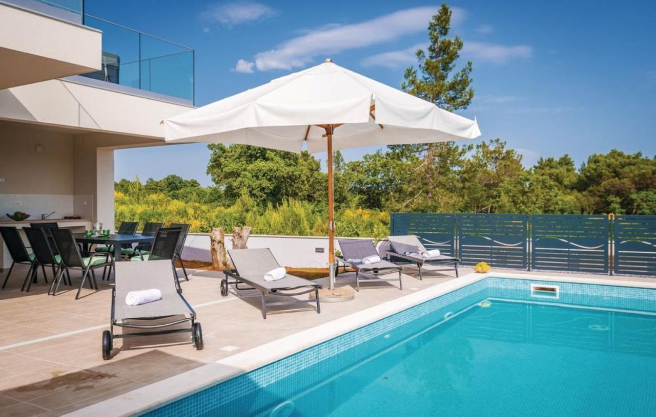 Izabel With Hot Whirpool Villa