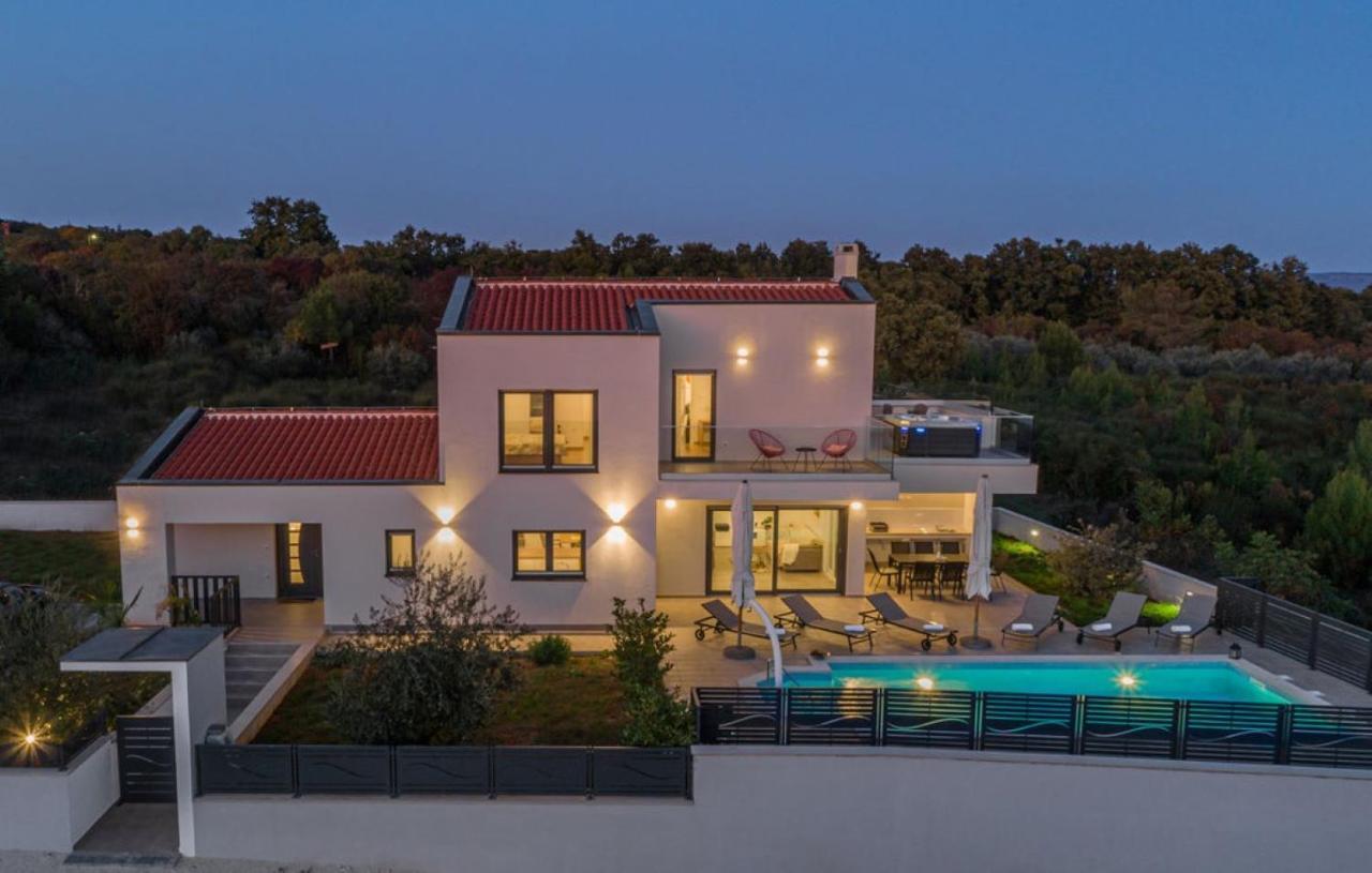 Izabel With Hot Whirpool Villa